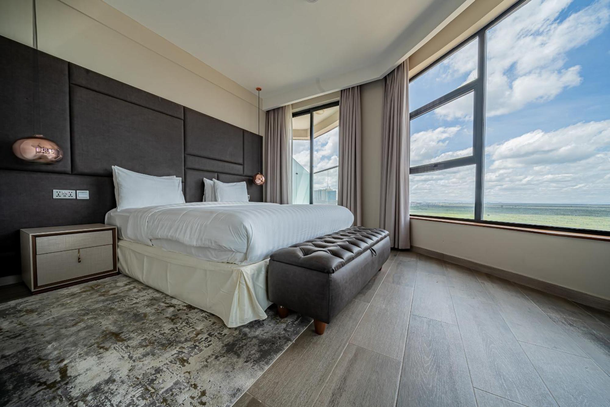 The Curve 2 Bedroom By Yourhost Apartment