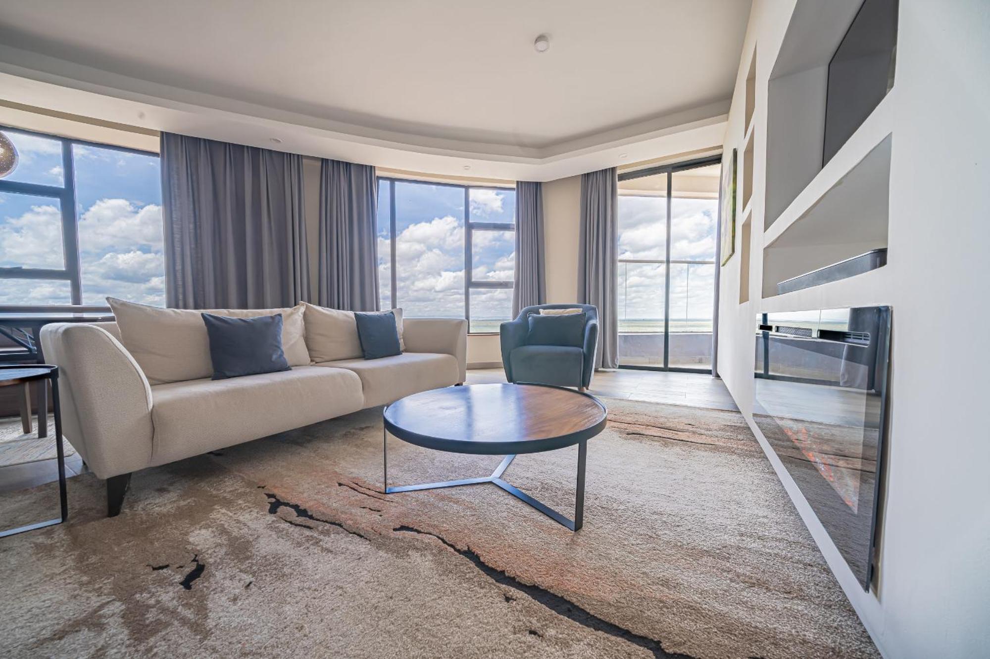 The Curve 2 Bedroom By Yourhost *