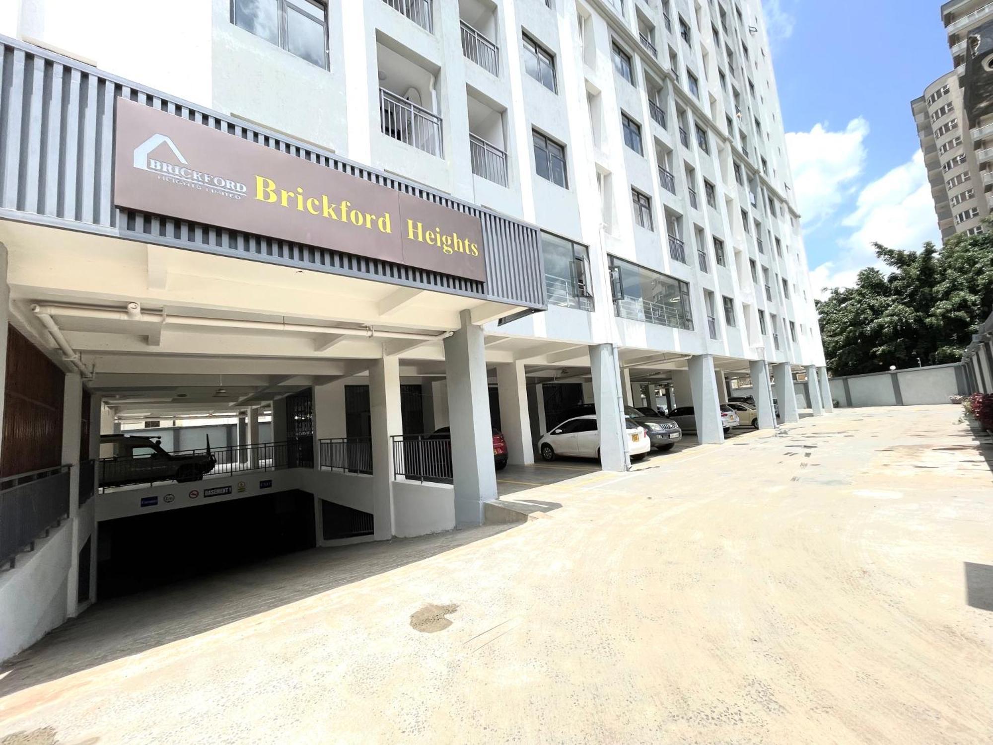 Apartment Cozy One Bed With Gym & Workspace In Kilimani, 5 Mins Walk To Yaya