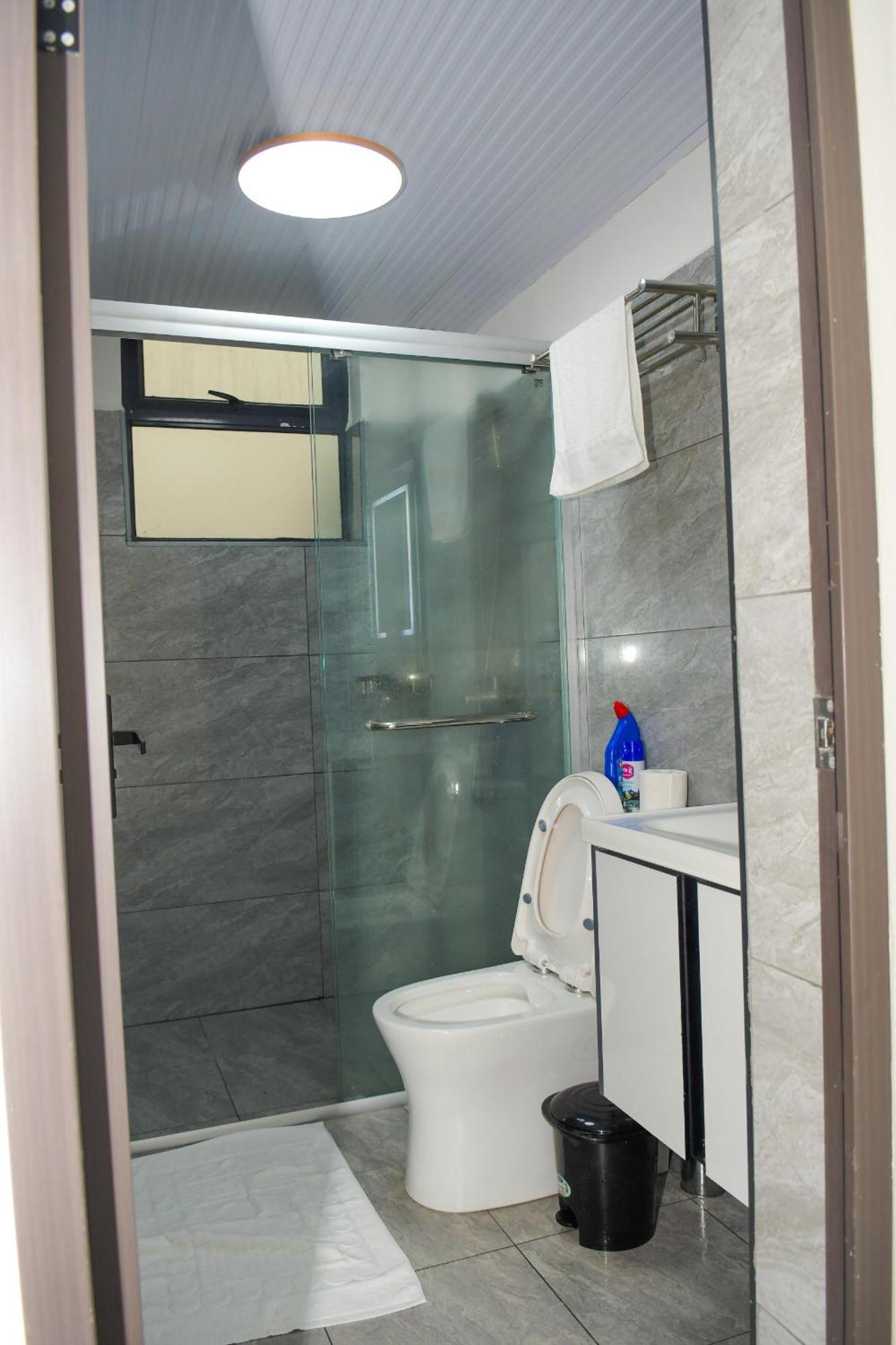 Luxurious Fully Furnished Three Bedroom With Dsq ,gym, Children Play Area, Rooftop Football Pitch, Coffee House, Restaurant, Garden In Kileleshwa *