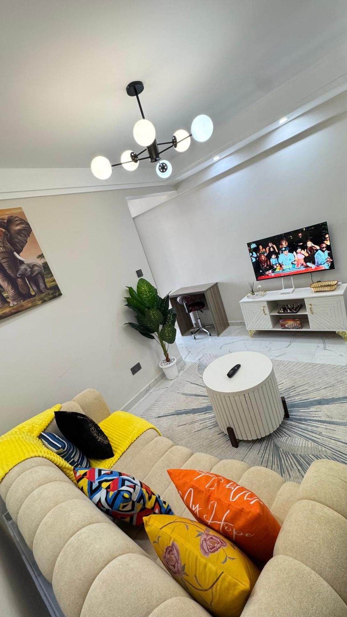 Apartment Modern Luxury 1br In Kilimani Wifi,netflix,free Packing Nairobi