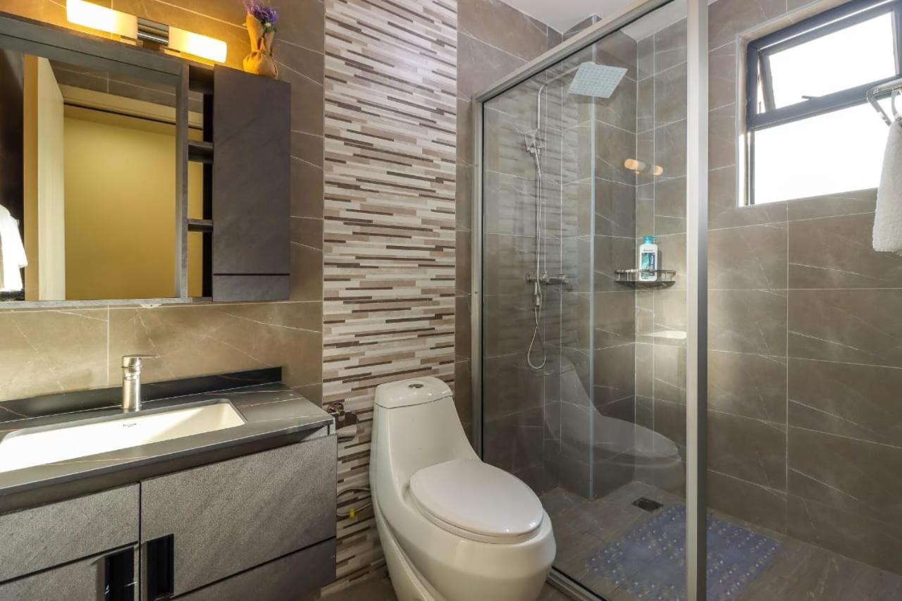 Serenity With Private Parking Space ,modern Equipped Gym, Swimming Pool And A Relaxing Rooftop With Unbeatable Views * Nairobi