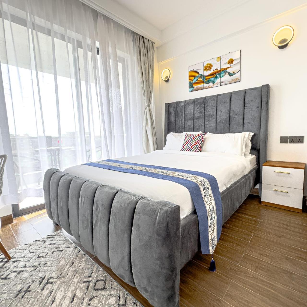 Executive Elegantly Furnished Three Bedroom With Modern Facilities ,modern Swimming Pool ,fully Equipped Gym,children Playground And Close Proximity To Major Shopping Centers And Gourmet Restaurants Apartment