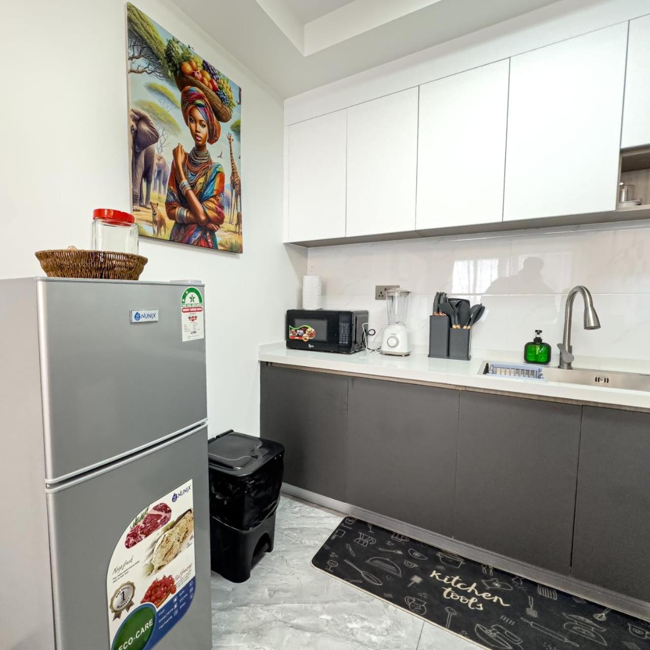 The Comfort Executive Loft Three Bedroom With Amazing Breathtaking Views , Swimming Pool ,gym And Rooftop Chilly Spot With Offers Breathtaking Views ,private Ample Parking Space With Designated Child Playground Area Apartment *