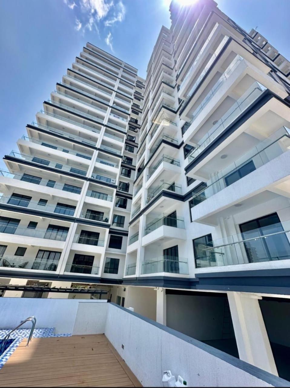 The Comfort Executive Loft Three Bedroom With Amazing Breathtaking Views , Swimming Pool ,gym And Rooftop Chilly Spot With Offers Breathtaking Views ,private Ample Parking Space With Designated Child Playground Area Apartment