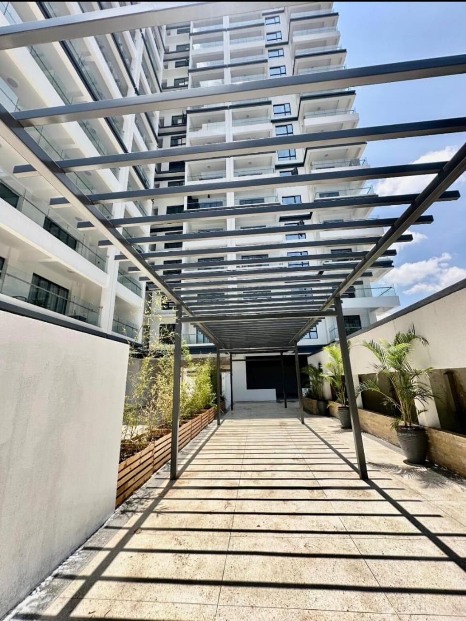 Apartment The Comfort Executive Loft Three Bedroom With Amazing Breathtaking Views , Swimming Pool ,gym And Rooftop Chilly Spot With Offers Breathtaking Views ,private Ample Parking Space With Designated Child Playground Area *