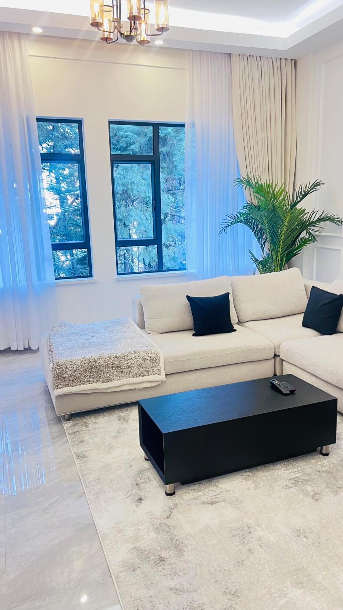 Elegant Lavington 1bed With Pool, Private Cinema & Garden Apartment *