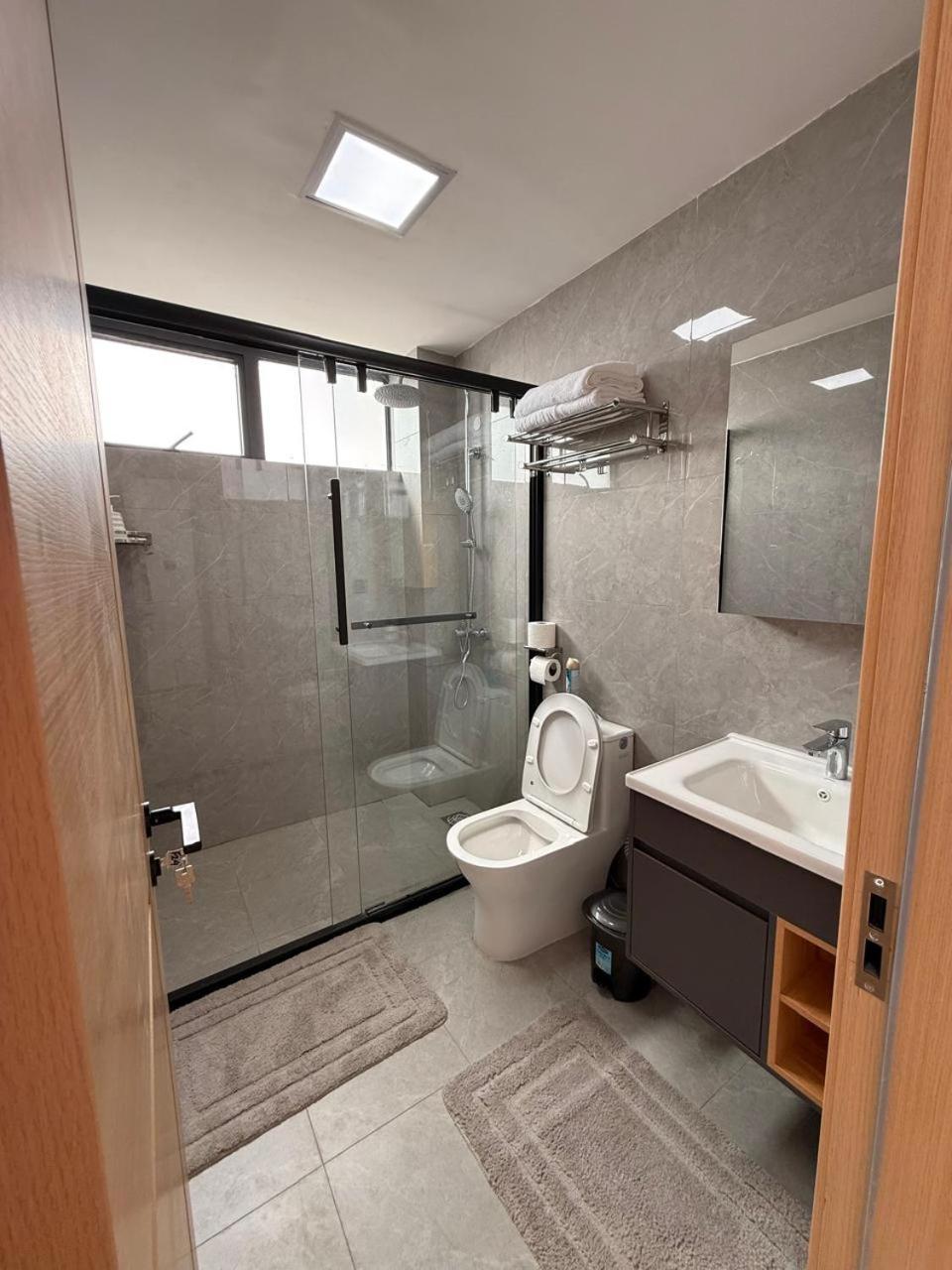 The Modern Executive Serene With Amazing Breathtaking Views ,fully Equipped Gym And Swimming Pool And Private Ample Parking Space In Lavington *