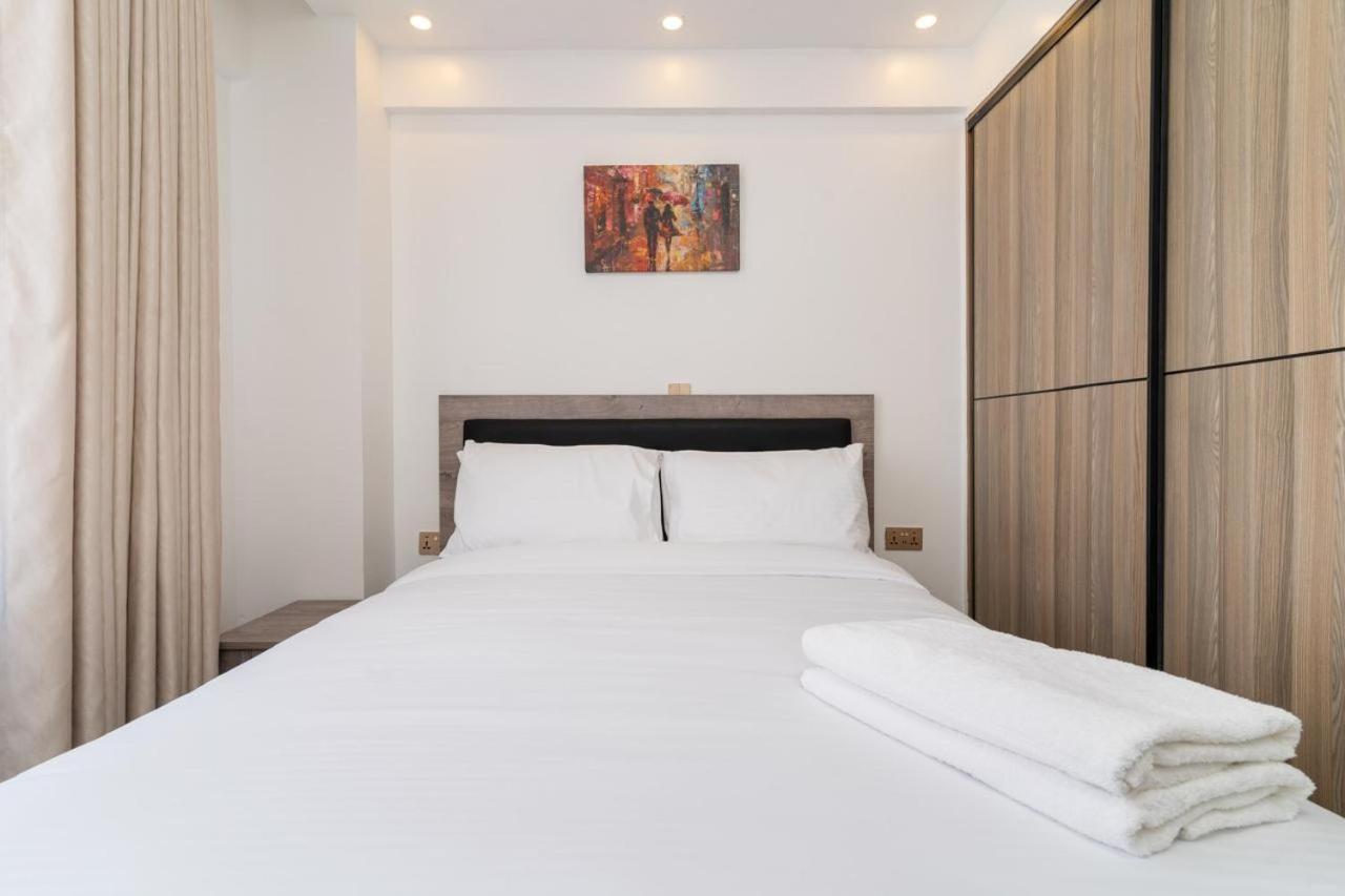 Urbana Apartment *