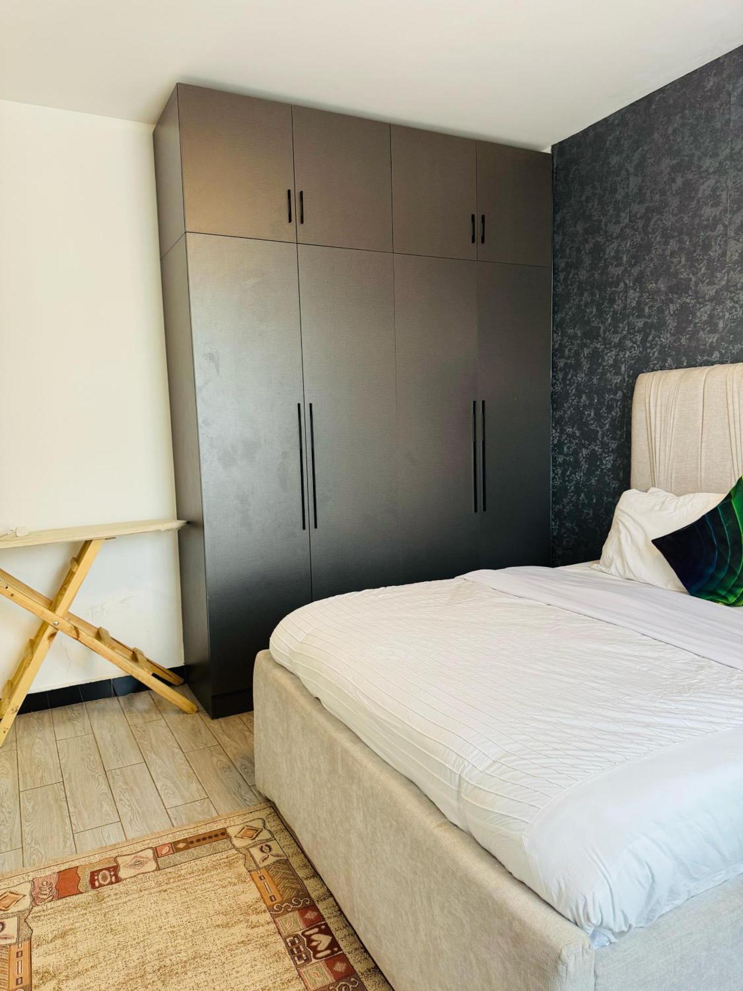 Executive 3 Bedroom In Kilimani Apartment *
