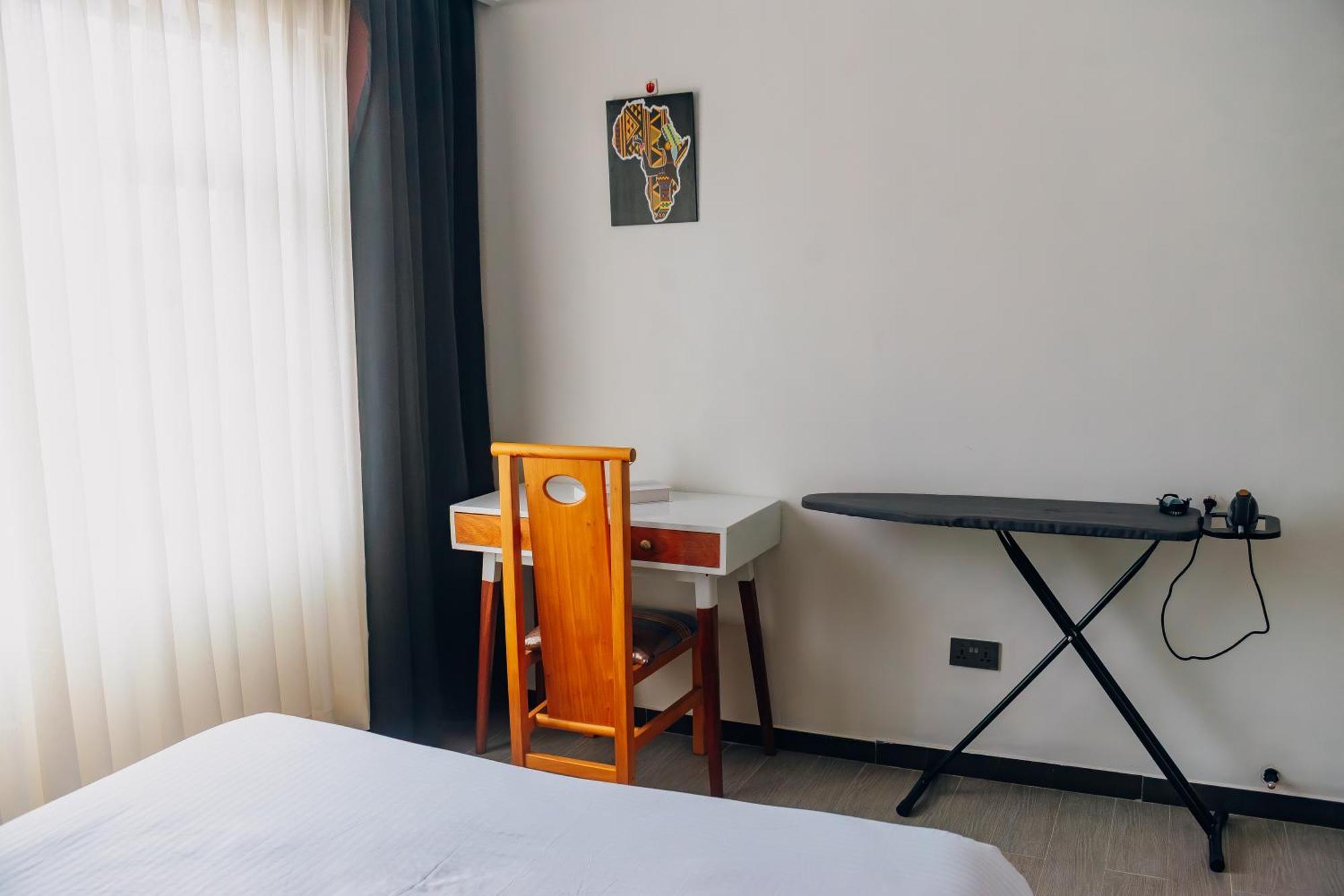 Modern 1 Bedroom Apartment In Kilimani With Equipped Gym, Panoramic Rooftop, And Workdesk