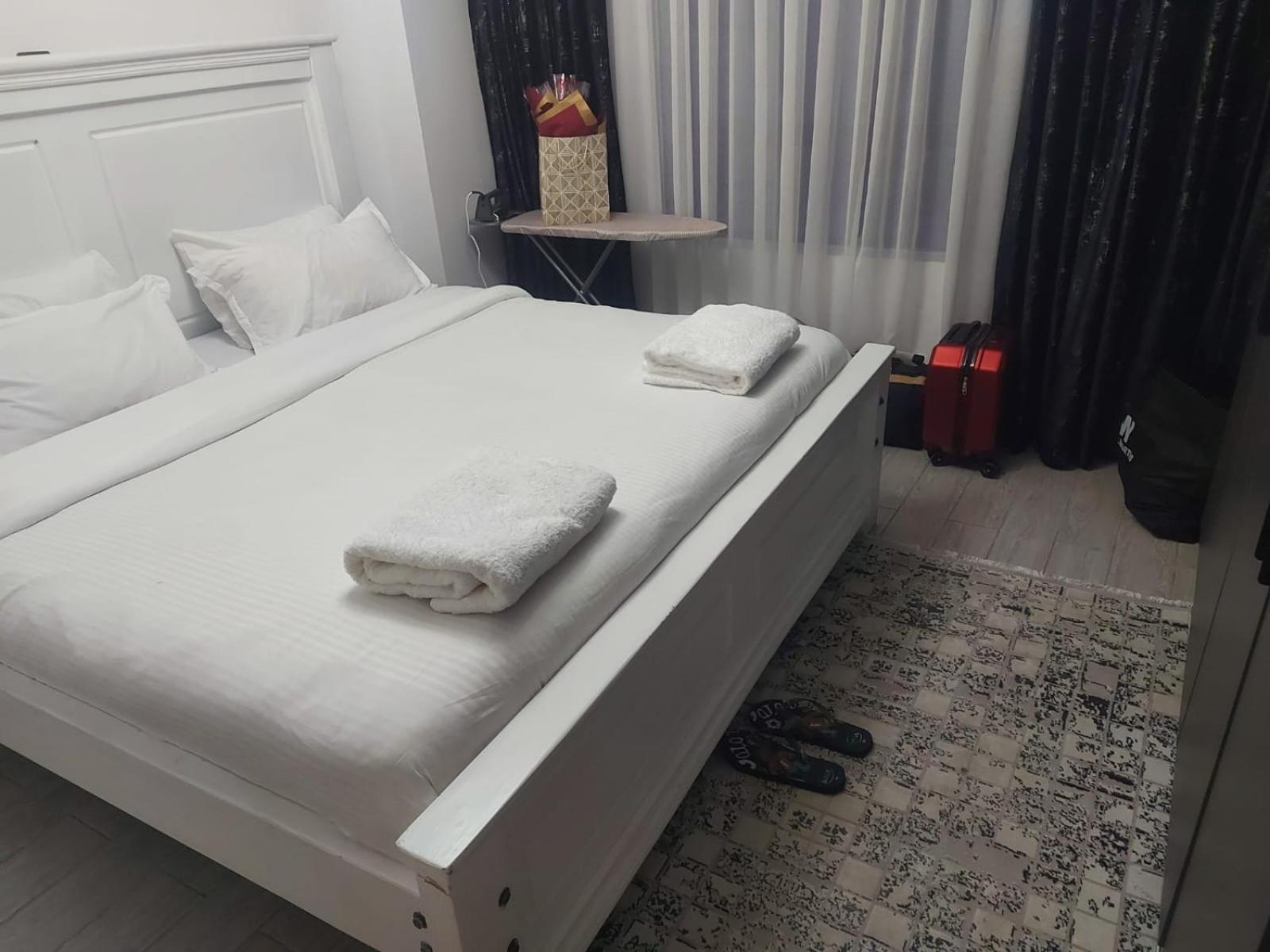 Apartment The Lovely Two Bedroom With Swimming Pool ,gym And Modern Facilities In Kilimani Nairobi