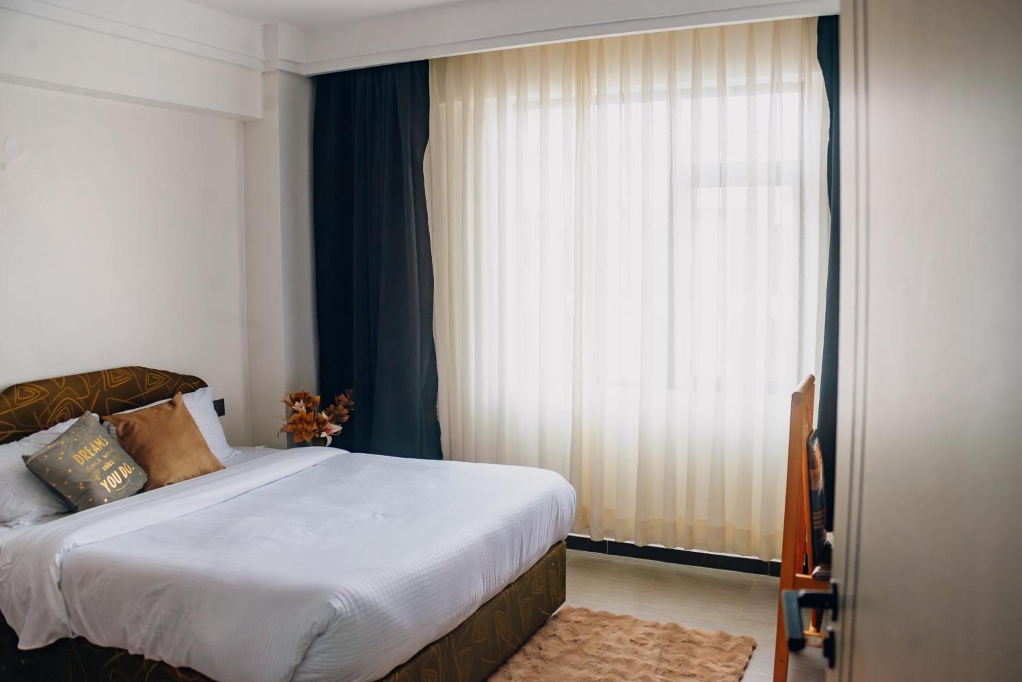 Modern 1 Bedroom In Kilimani With Rooftop Access, Workspace *