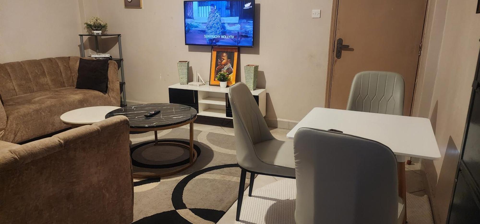 South B 2 Bedroom Master Ensuite, Free Secure Parking Apartment
