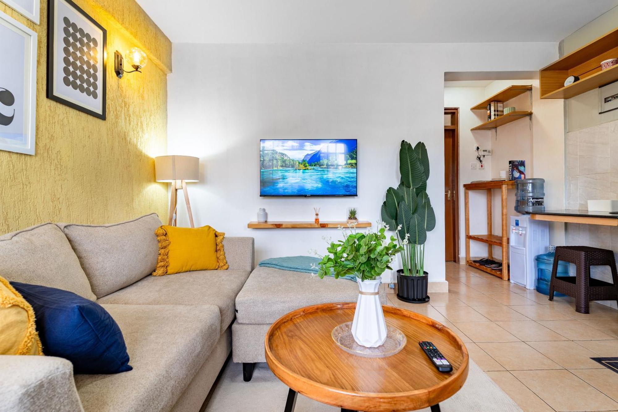 The Cozy Corner 1br In Westlands Near Sarit Centre *