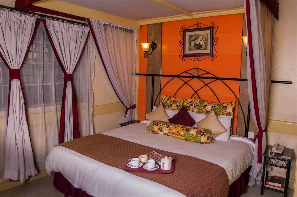 Kahama Hotel 3*