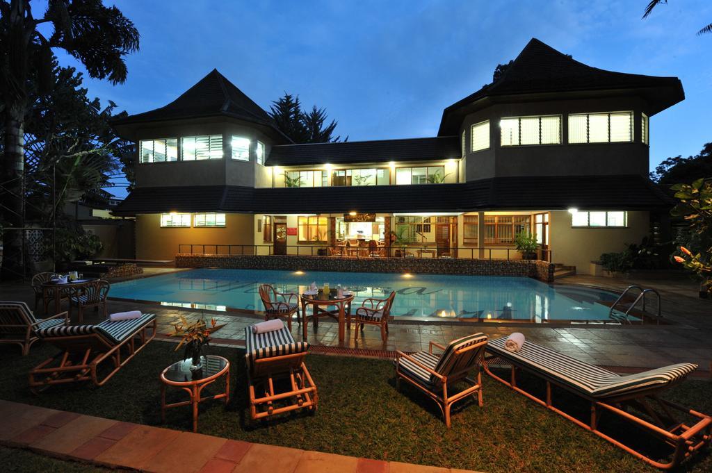 Mimosa Court 3*