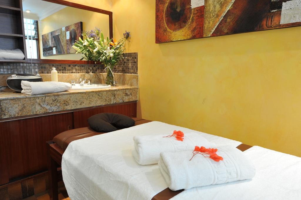 Mimosa Court Aparthotel