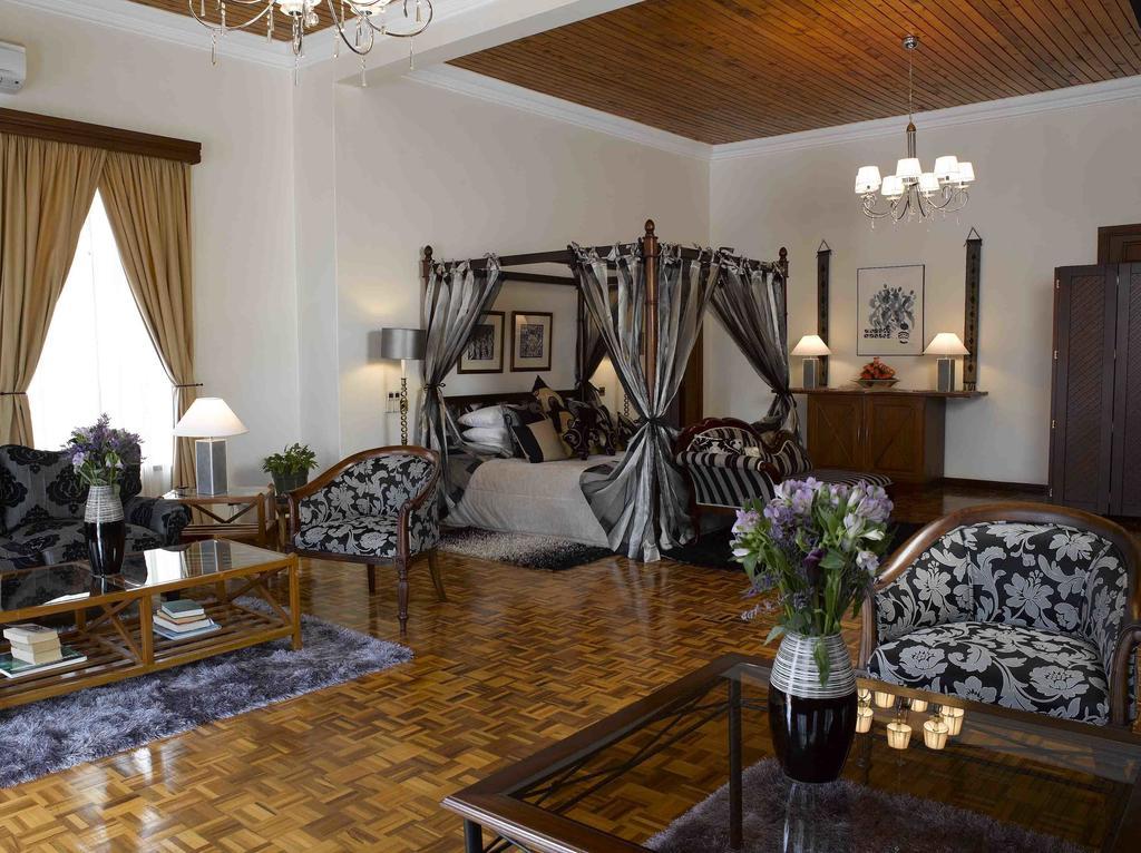 Hotel House Of Waine 4*