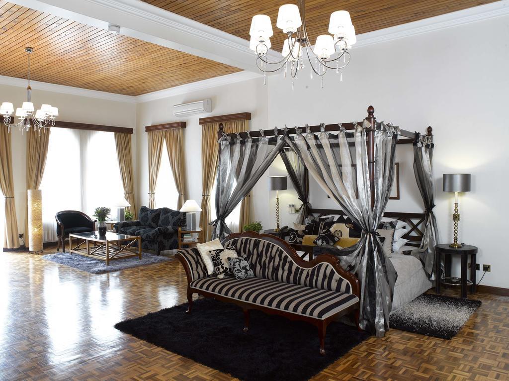 House Of Waine 4*