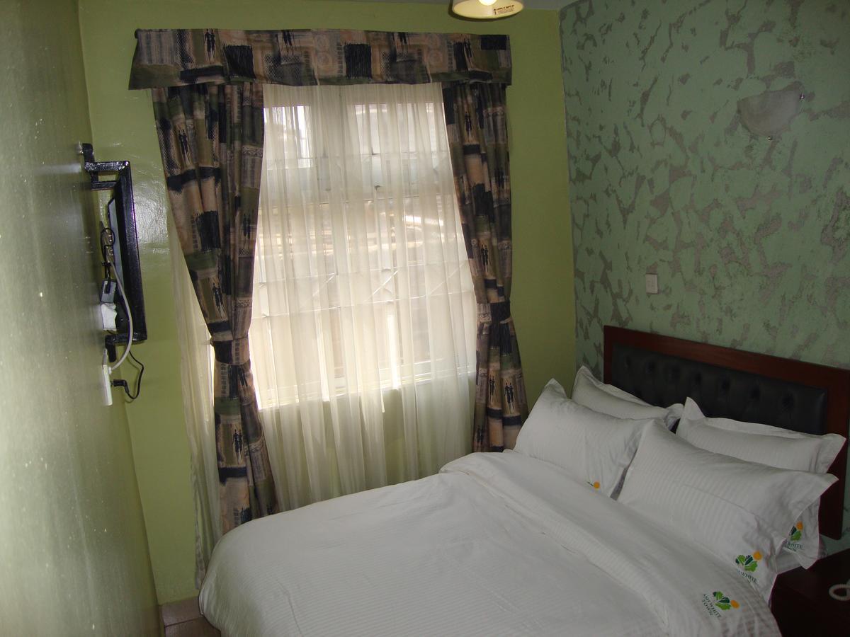 Ash White 2* Nairobi