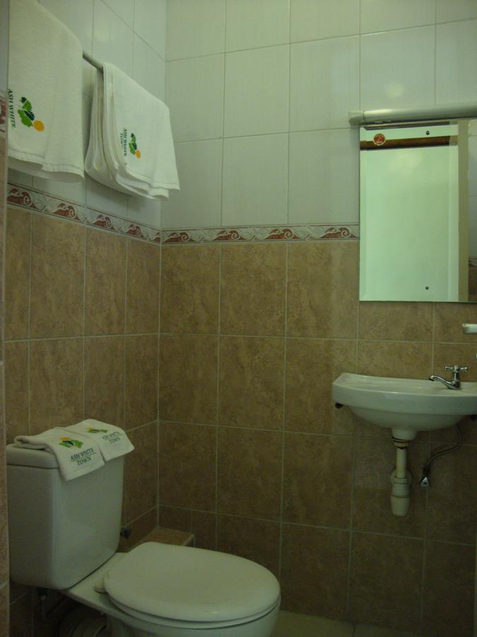 Ash White 2* Nairobi