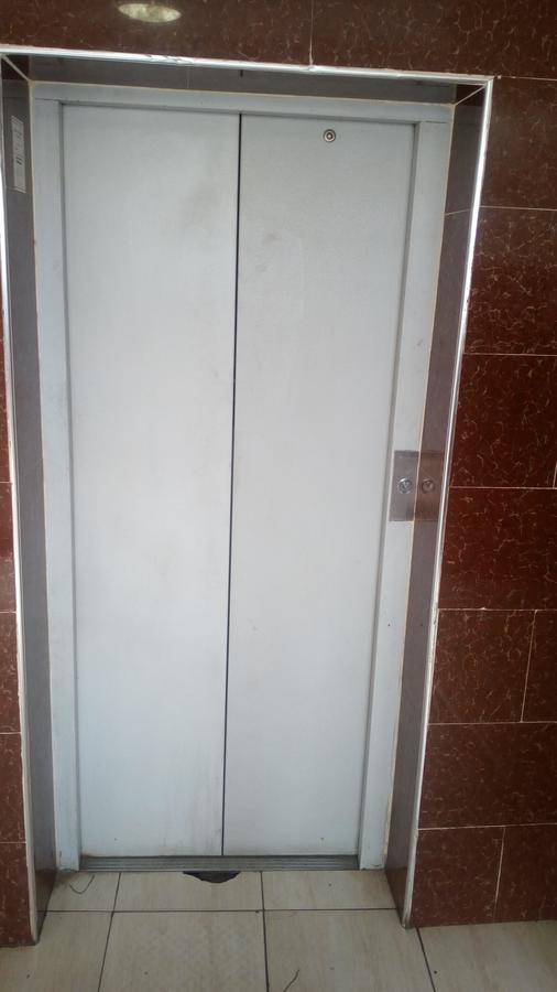 Ash White 2* Nairobi