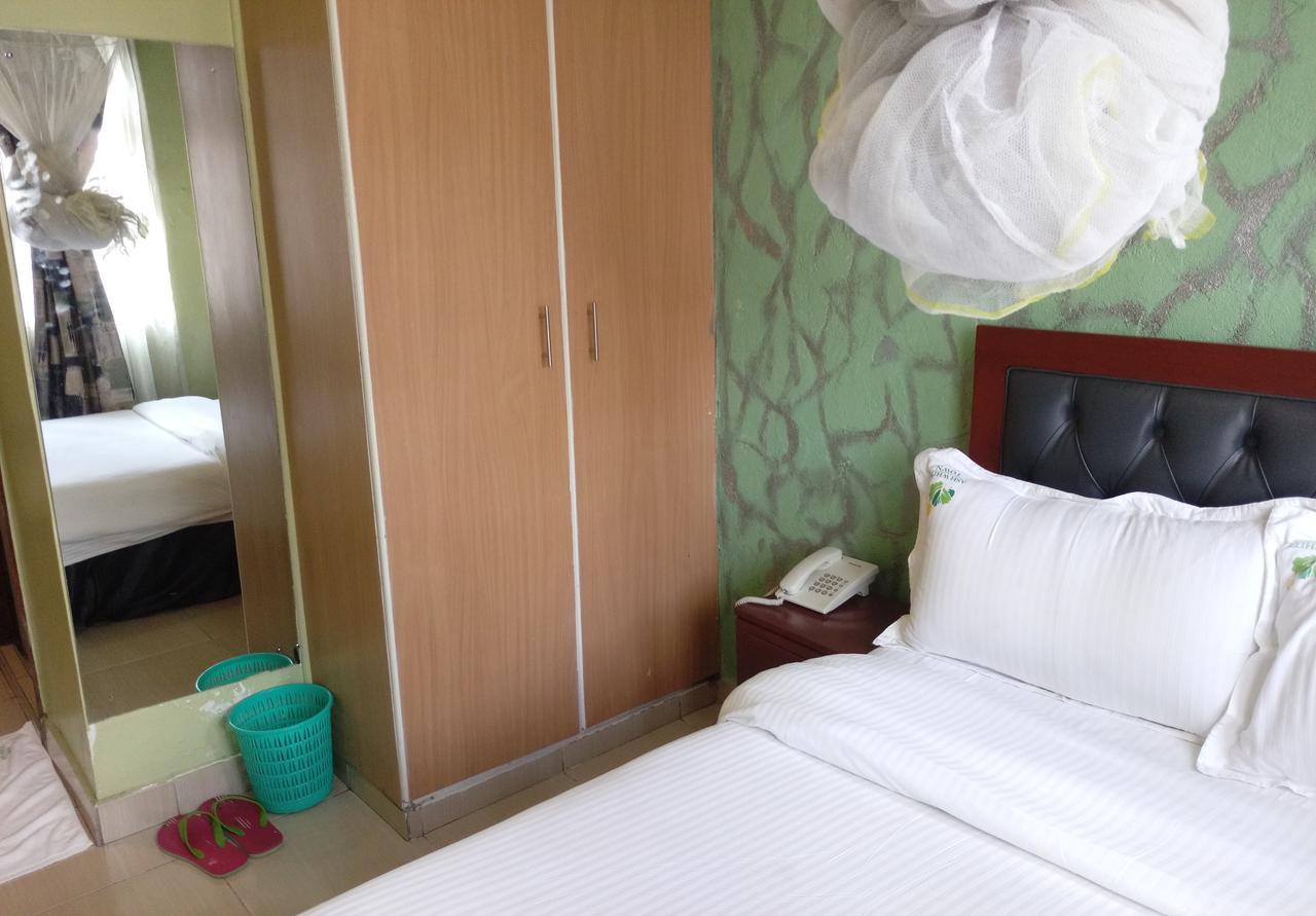 Ash White 2* Nairobi