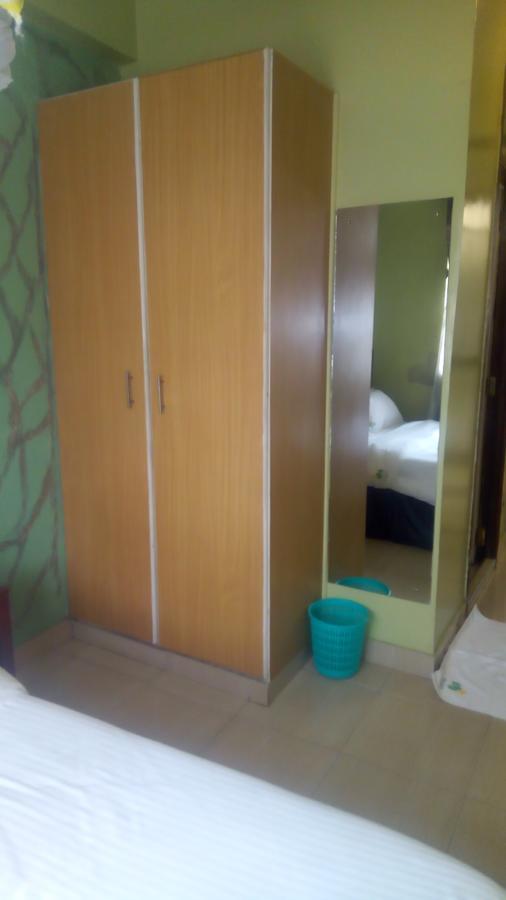 Ash White 2* Nairobi