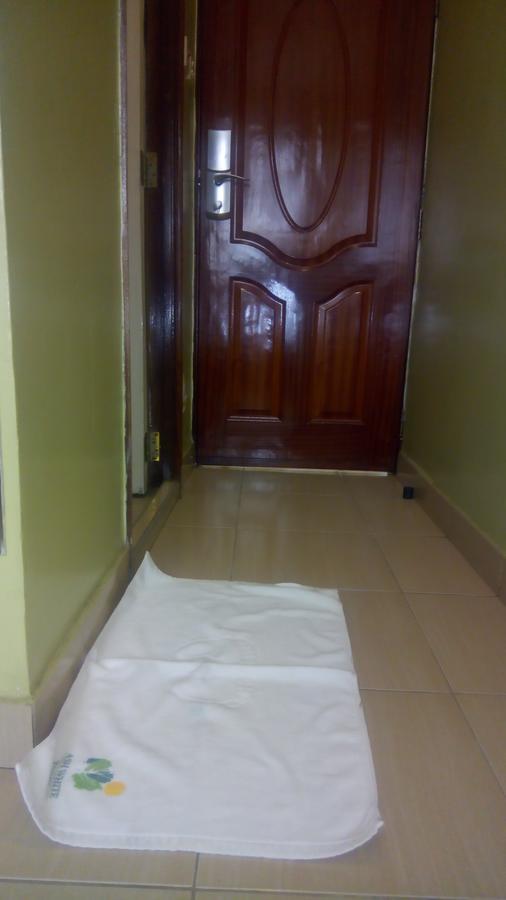 Ash White Nairobi