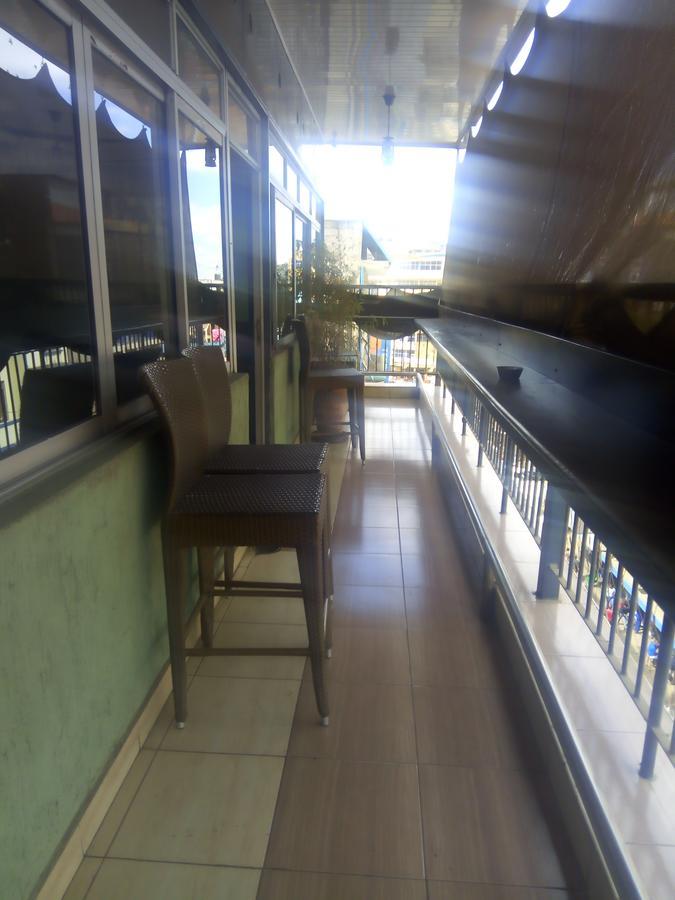 Ash White 2* Nairobi