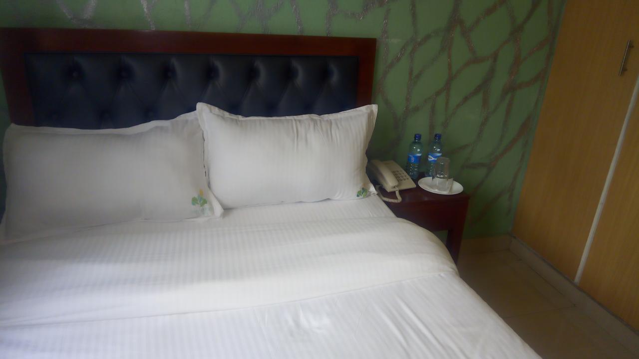 Ash White Hotel 2*