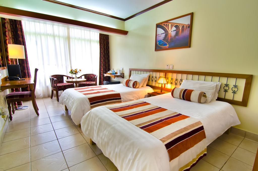 Sentrim Boulevard 4*