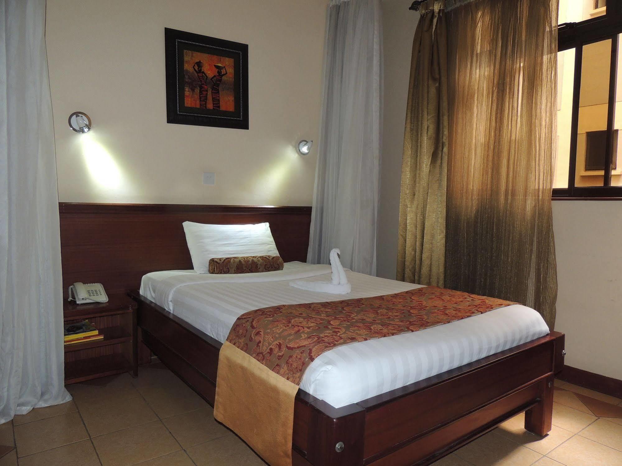 Hotel Hennessis 3*