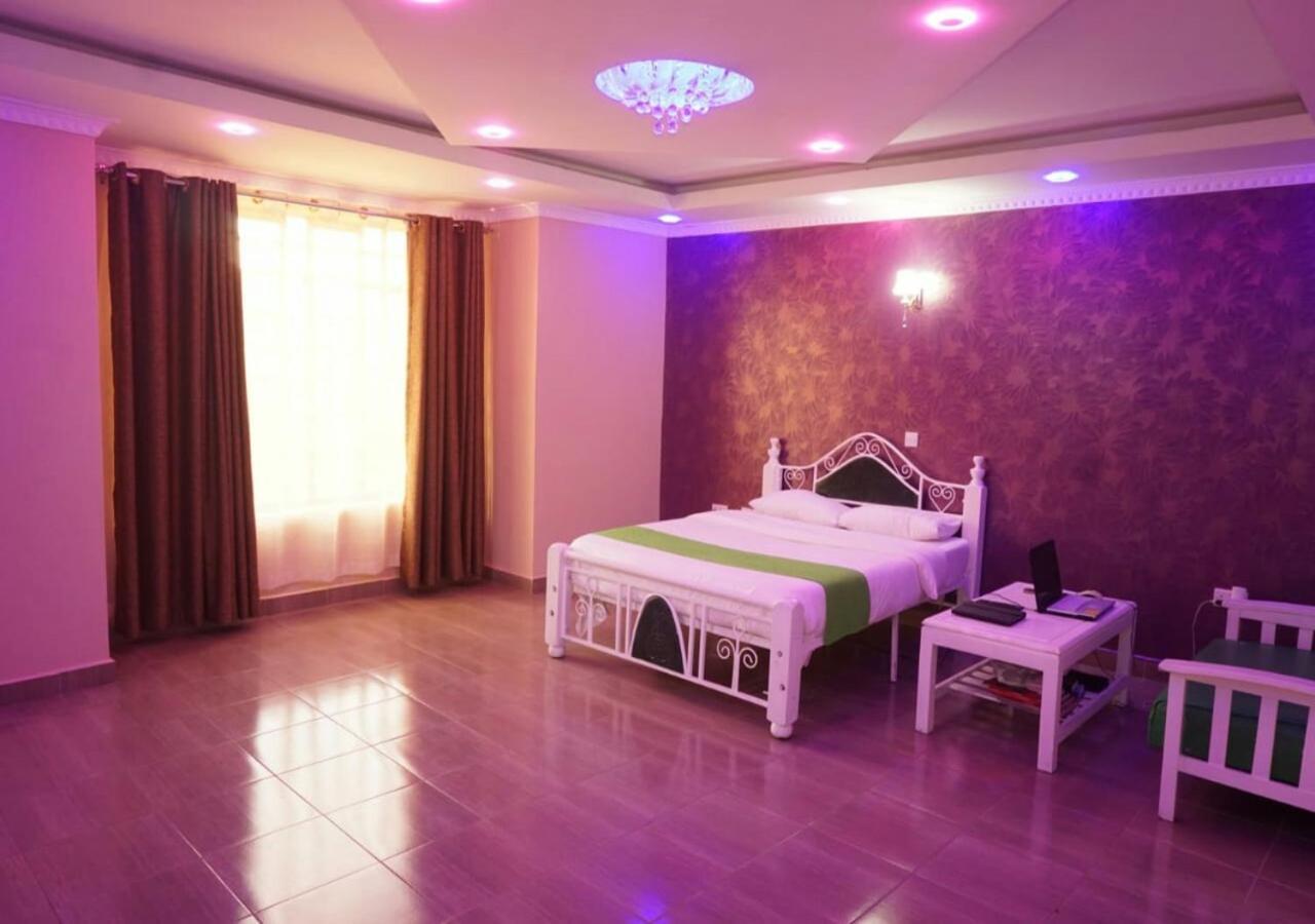 Nemadek Royal Park Homestay *