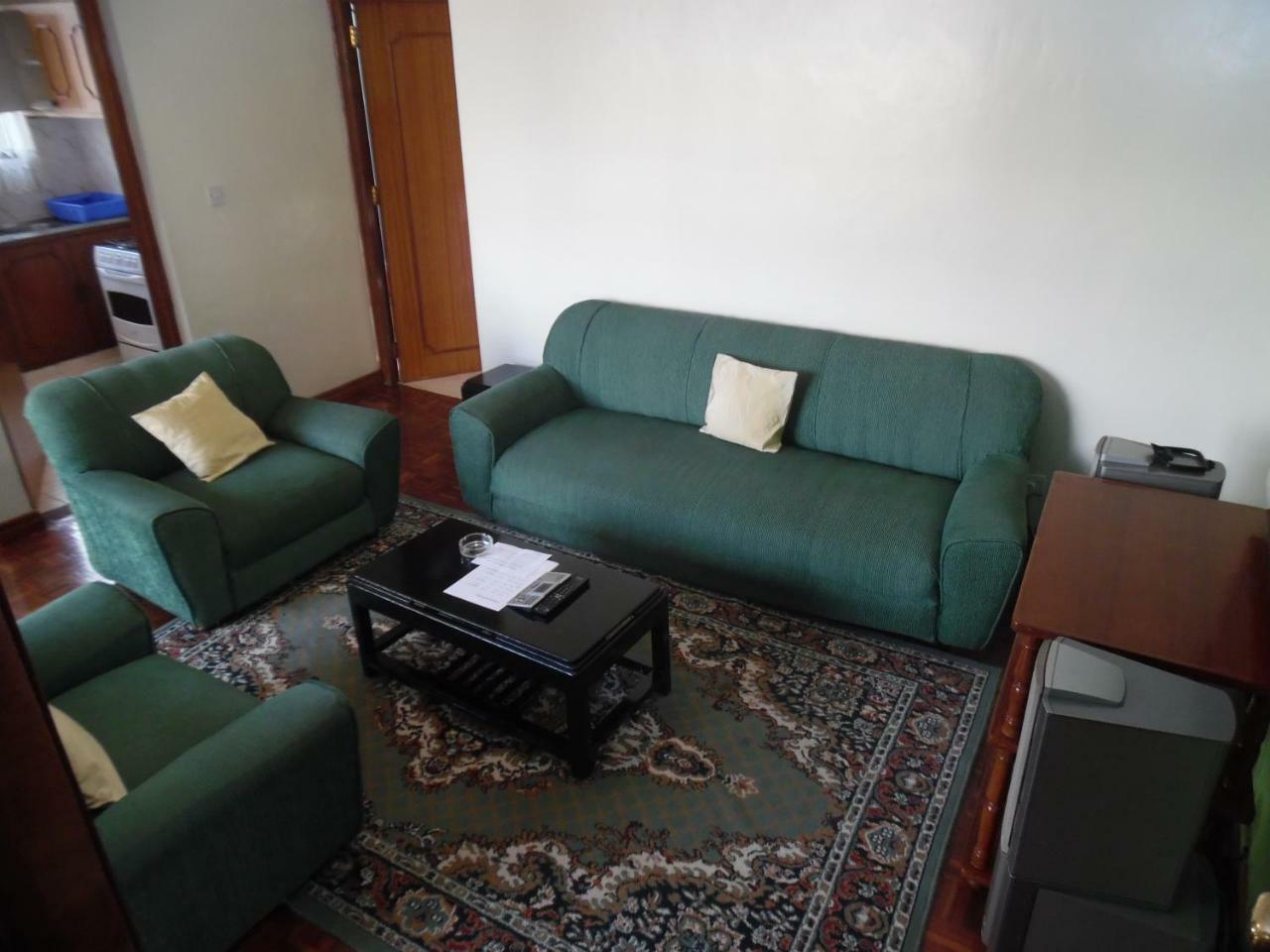 Court Samra * Nairobi