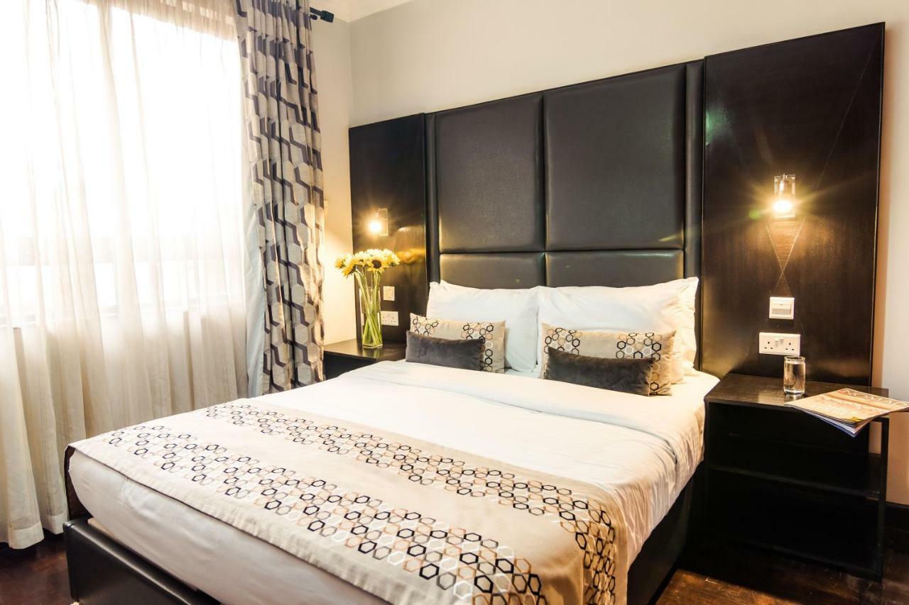 Nelson's Court Serviced 3*