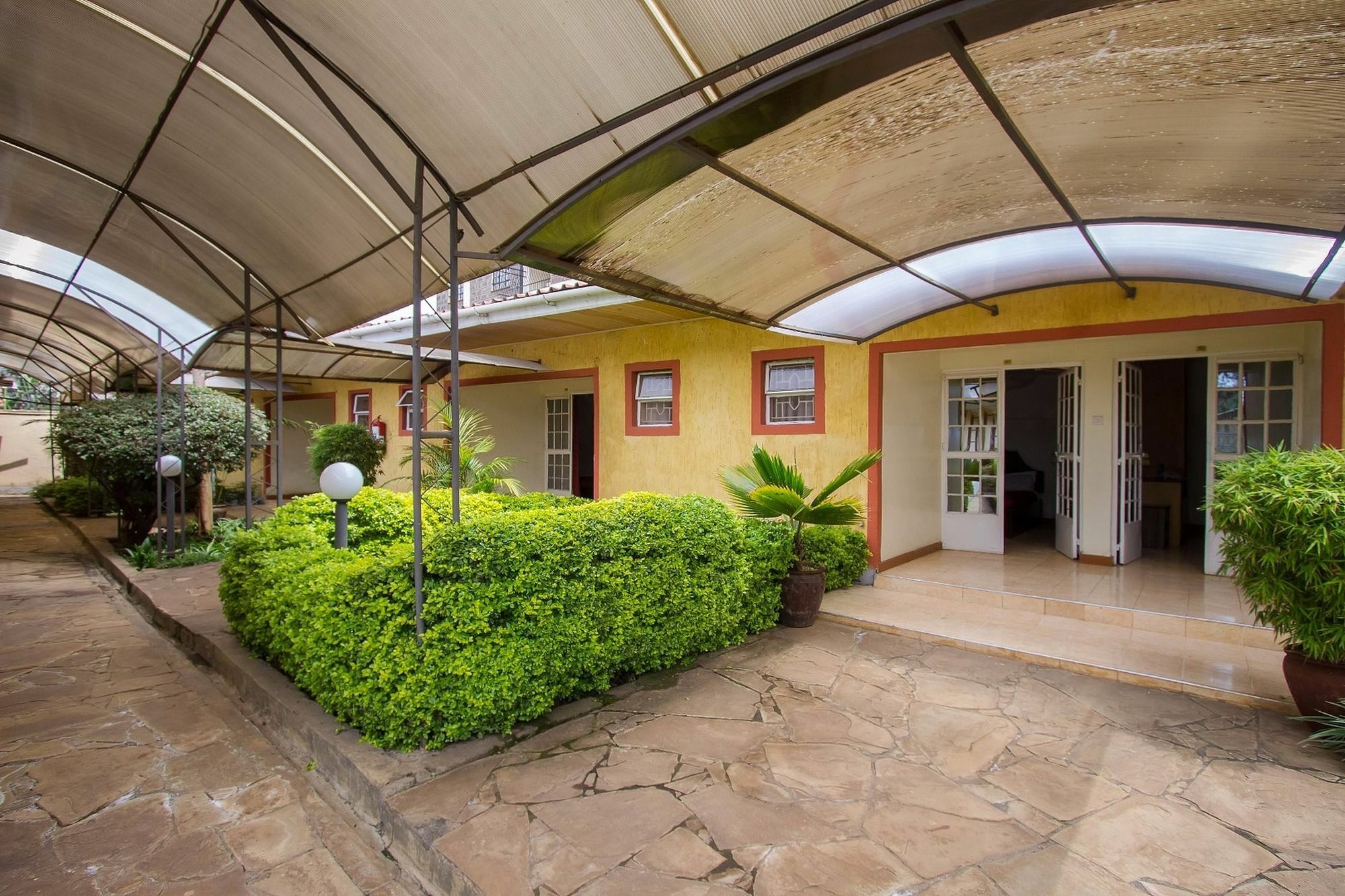 Konar House Kilimani Hotel 2*