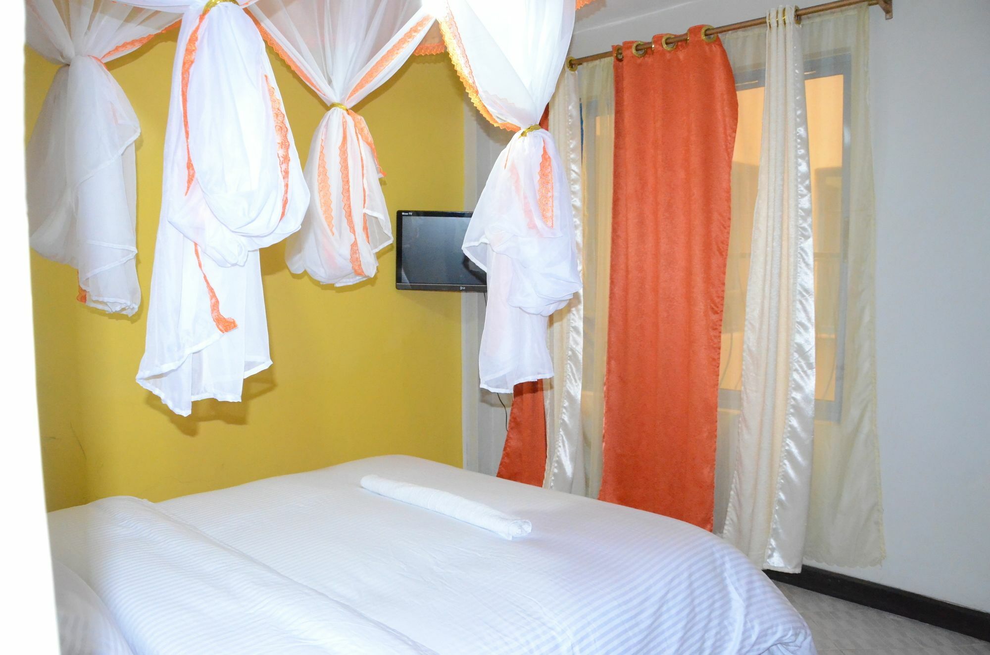 Golden Goose Hotel