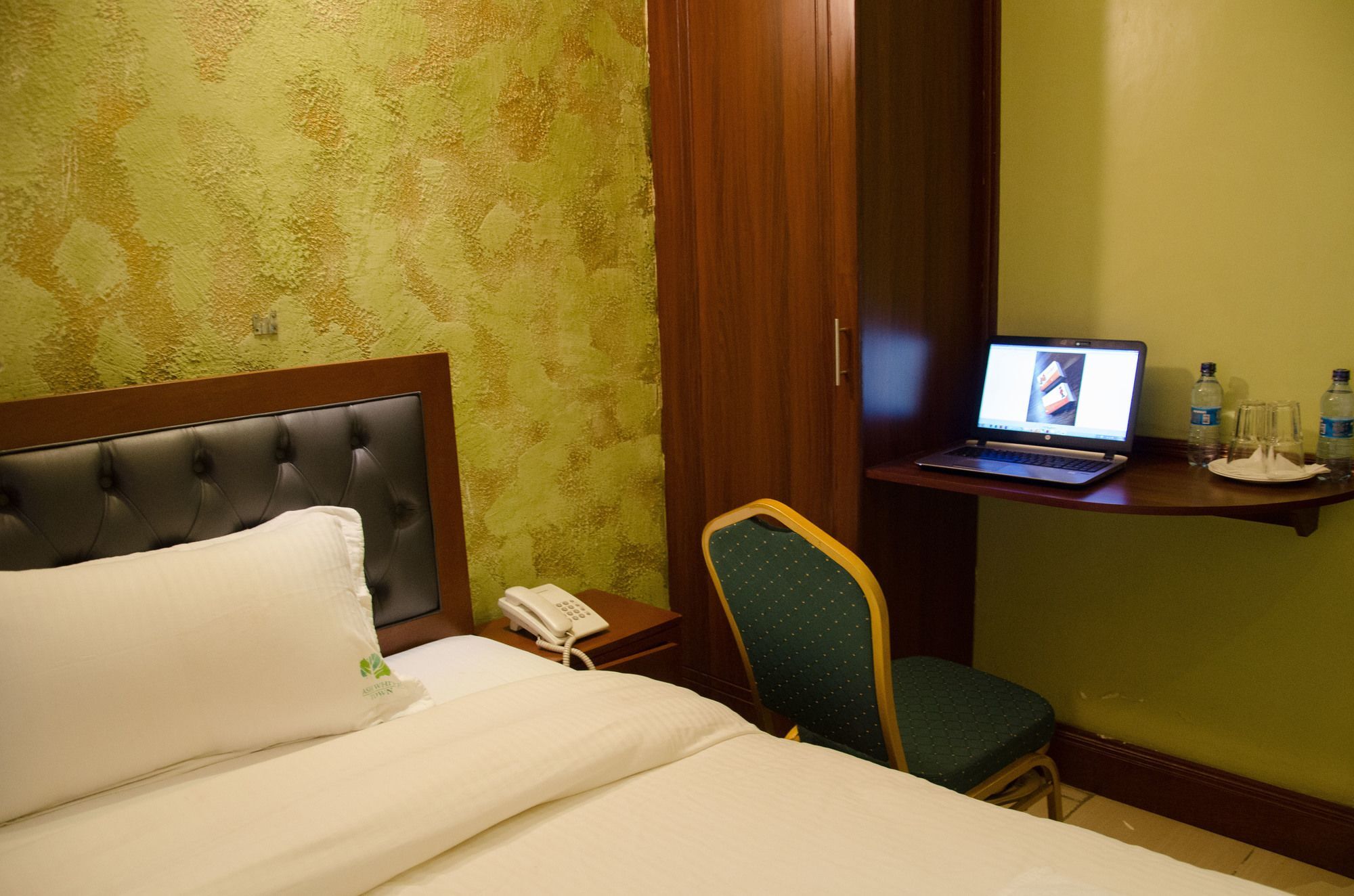 Ash White Hotel