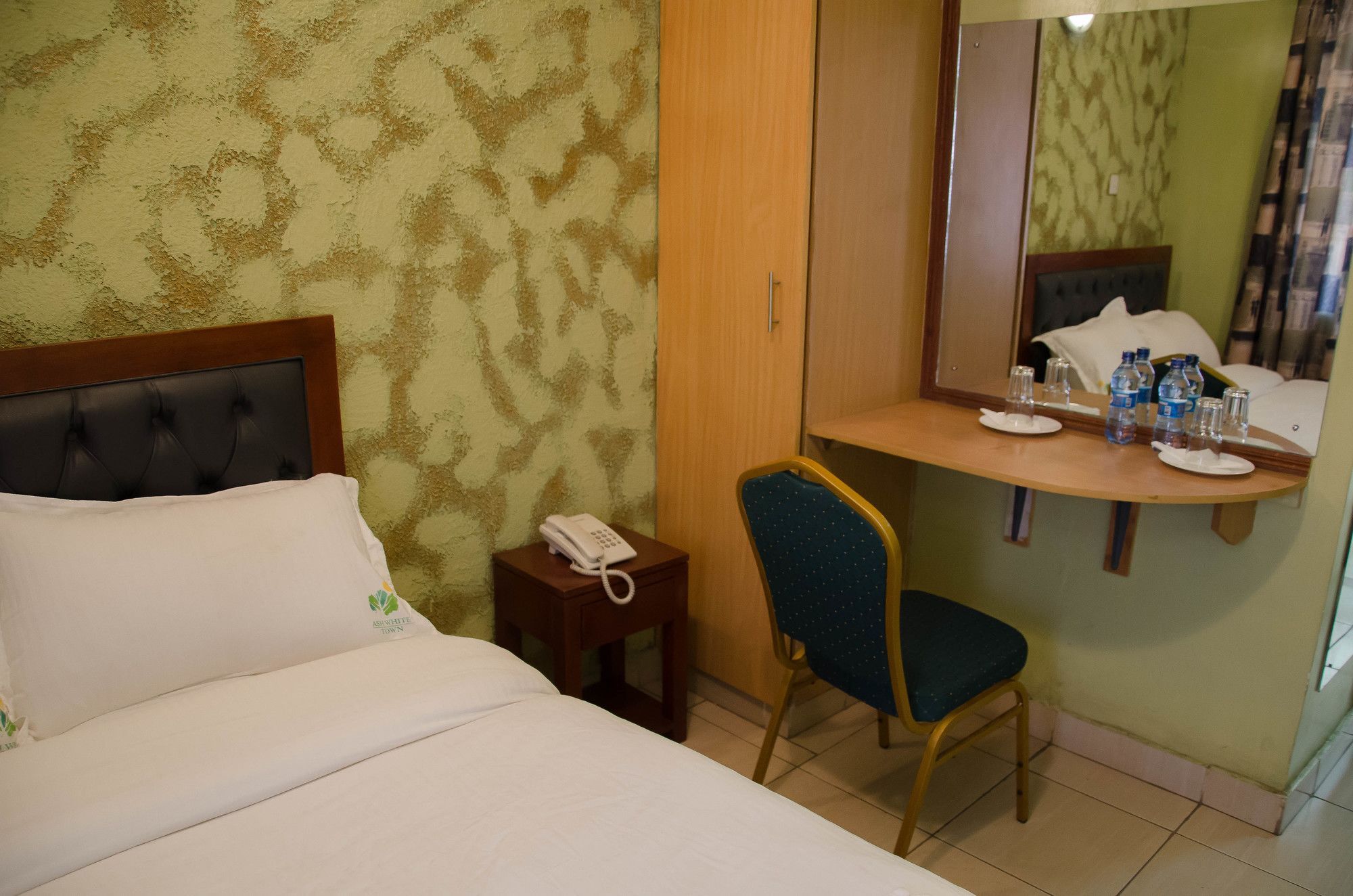 Hotel Ash White