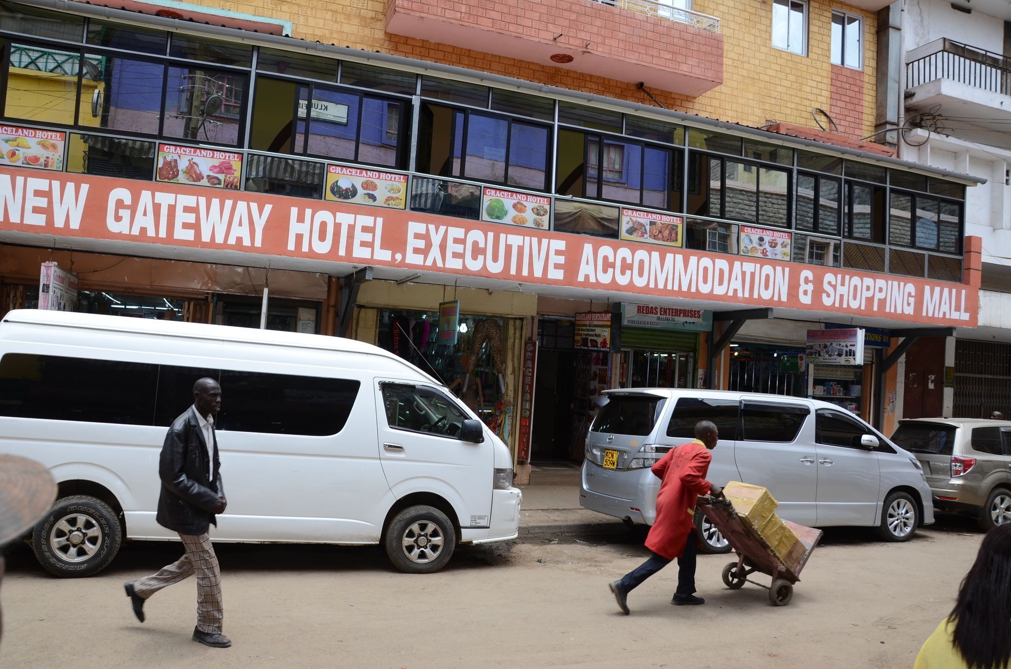 Sir Kanja's Hotel 2*
