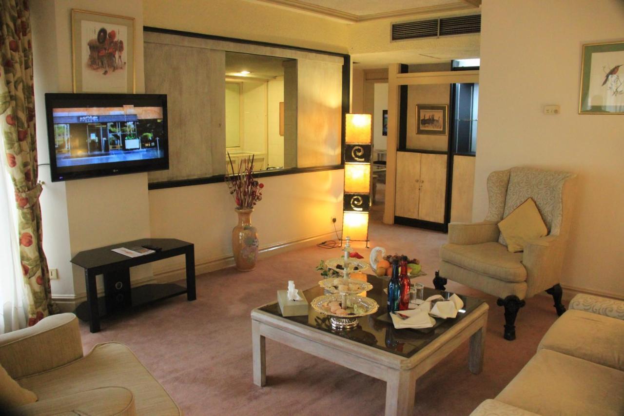 Hotel Ledger Plaza