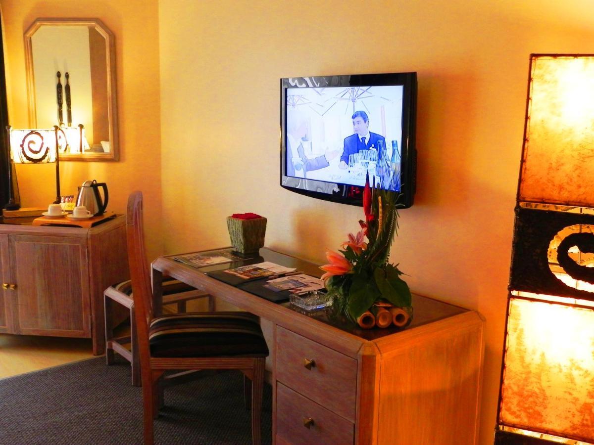 Ledger Plaza Hotel 3*
