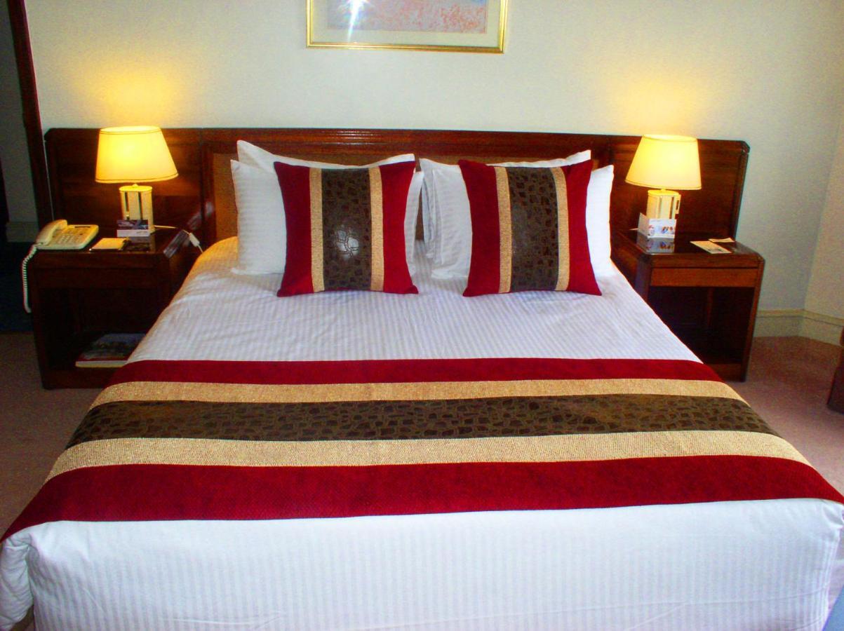 Ledger Plaza 3*