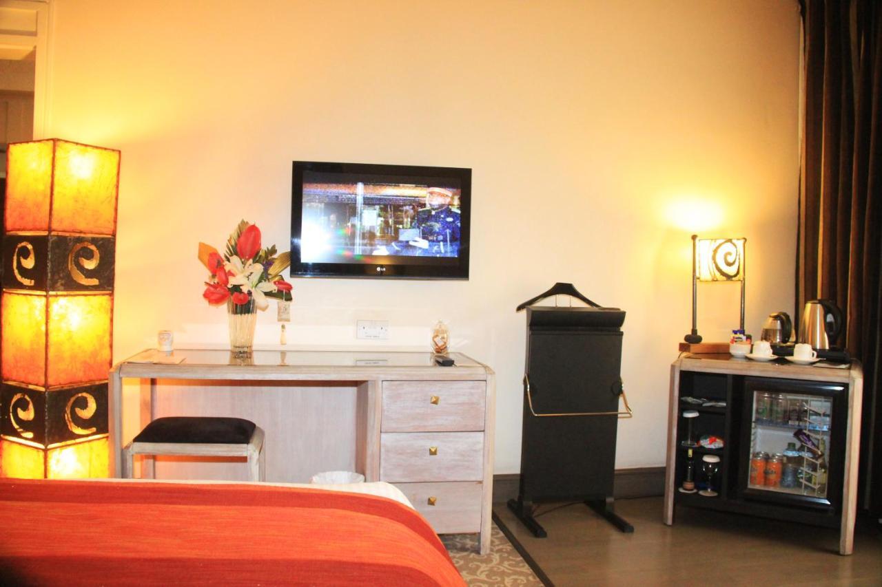 Ledger Plaza 3*