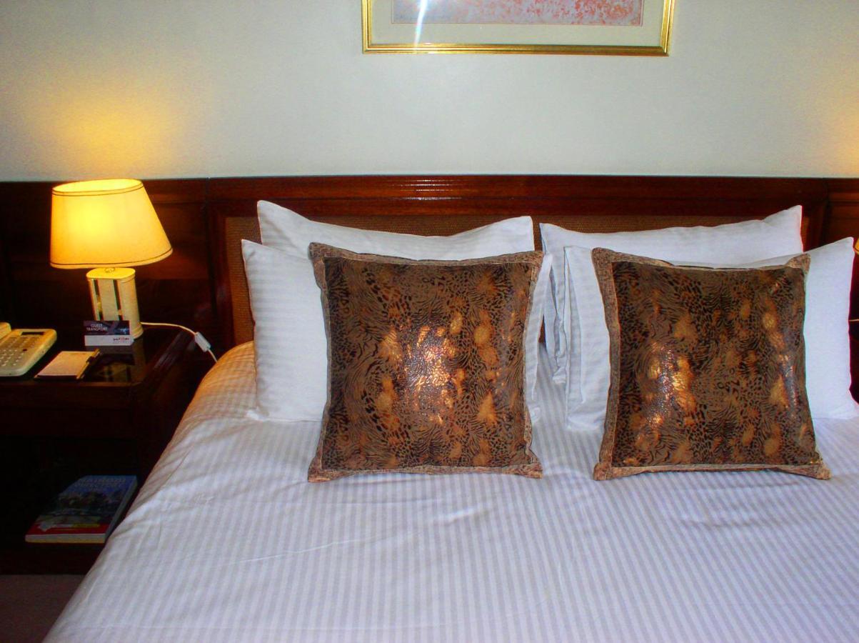 Ledger Plaza 3*