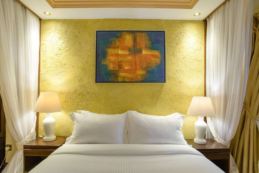 Mimosa Court 3*