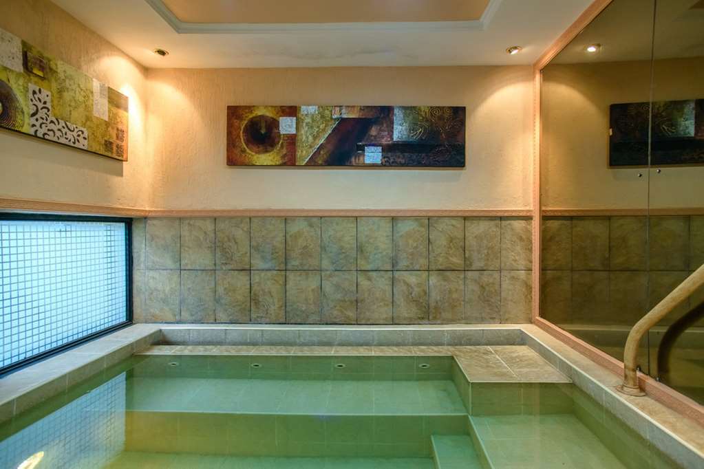 Mimosa Court 3*